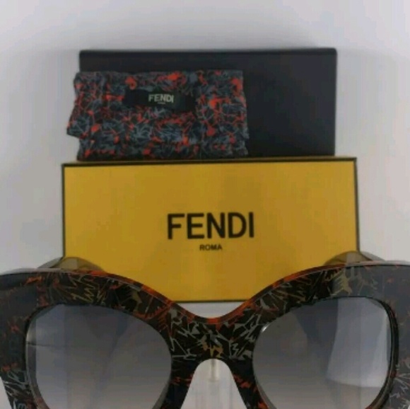 Reduced!!! Fendi Sunglasses - Picture 4 of 5